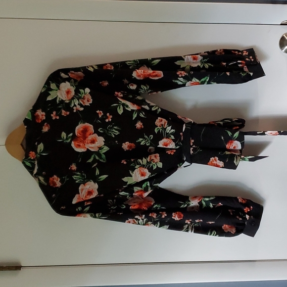 Like new! Women's button down w/tie waist in black w/floral print, UK 18/US 14 - Picture 3 of 3